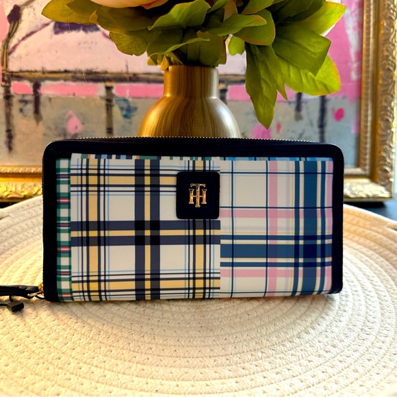 Tommy Hilfiger Nylon patchwork long wallet NWOT Plaid Madras - Picture 1 of 5
